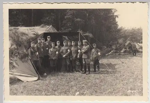 (F26776) Orig. Foto deutsche Soldaten, Sanitäter am Militärzelt 1940