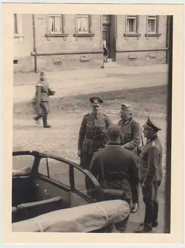 (F26751) Orig. Foto Zweibrücken, deutsche Soldaten am Pkw a.d. Straße 1939