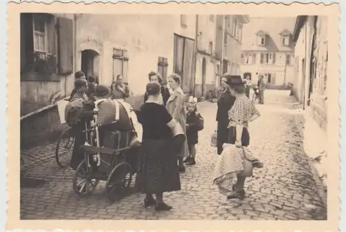 (F26733) Orig. Foto Zweibrücken, Personen m. Handwagen in einer Gasse 1939