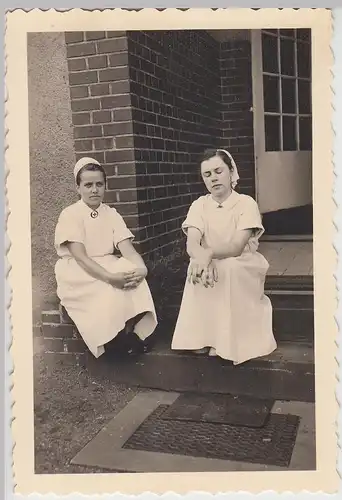 (F26710) Orig. Foto Barmen, Schwestern vor dem Kinderkrankenhaus 1951-53