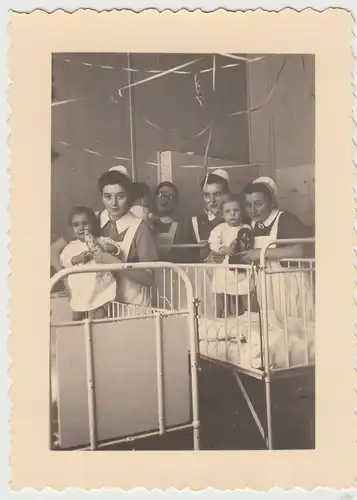 (F26696) Orig. Foto Kinderkrankenhaus Barmen, Karneval a. Station II 1953