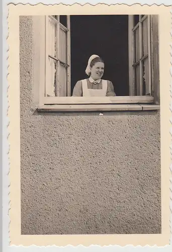 (F26695) Orig. Foto Kinderkrankenhaus Barmen, Schwester am Fenster 1952