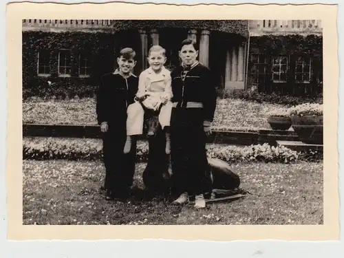 (F26675) Orig. Foto Barmen, Kinder an Hirsch-Skulptur, Klinikum 1951