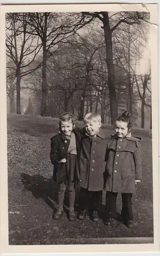 (F26667) Orig. Foto Kinder in einem Park 1950