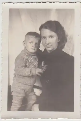 (F26650) Orig. Foto junge Frau und kleiner Junge 1930er