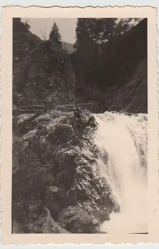 (F26585) Orig. Foto Gebirgsbach, Wasserfall am Säuling 1941