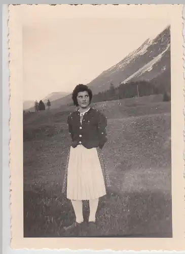 (F26575) Orig. Foto junge Frau im Freien, Berge 1941