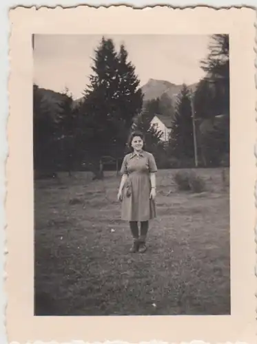 (F26541) Orig. Foto Frau, R.A.D.-Maid im Freien in o. bei Höfen 1941