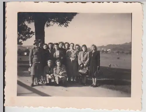 (F26537) Orig. Foto Frauen, Gruppenbild in Kempten, Wanderung 1941