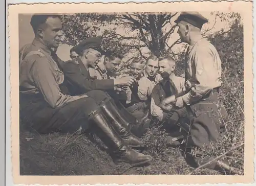 (F26443) Orig. Foto deutsche Soldaten im Freien, Rast 1936