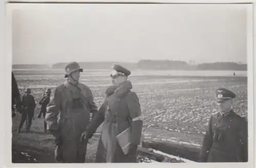 (F26365) Orig. Foto deutsche Soldaten am Feldrand in o. bei Rathenow 1935