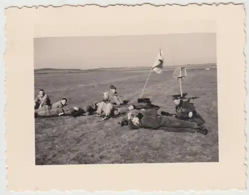 (F26331) Orig. Foto Luftwaffe-Soldaten auf dem Flugplatz Halberstadt 1935