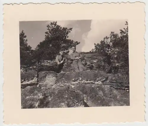 (F26317) Orig. Foto Luftwaffe-Soldaten in Halberstadt 1935, am Felsen