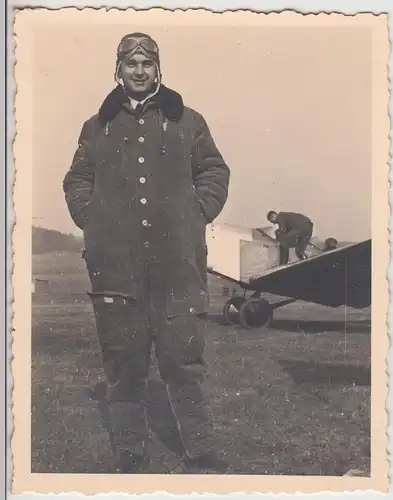 (F26311) Orig. Foto Flugplatz Halberstadt, Pilot an einer Klemm 25, 1935