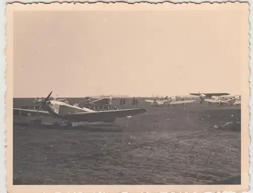 (F26300) Orig. Foto Flugplatz Halberstadt, Flugzeuge für Funkerausbildung 1935