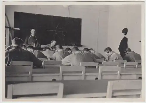 (F26295) Foto Luftwaffe-Soldaten bei Funkerausbildung im Schulungsraum 1935