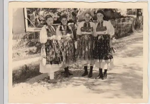 (F26270) Orig. Foto Zagreb, Frauen in Tracht 1941