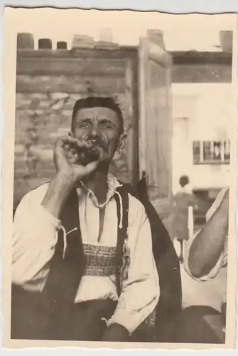 (F26269) Orig. Foto Zagreb, alter Mann in Tracht 1941