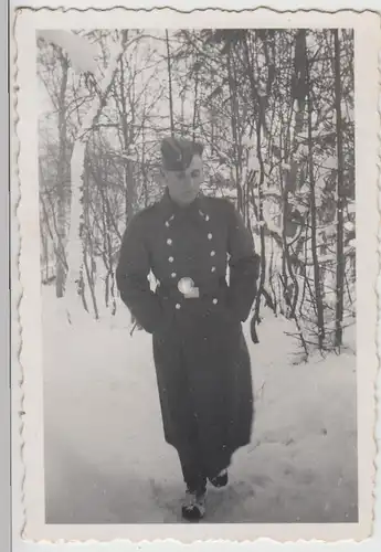 (F26240) Orig. Foto deutscher Soldat im Freien, Winter 1940