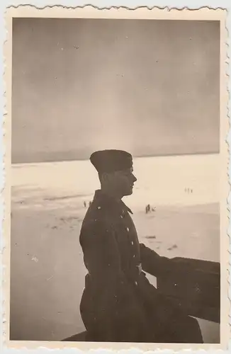 (F26236) Orig. Foto deutscher Soldat im Freien, Winter 1940