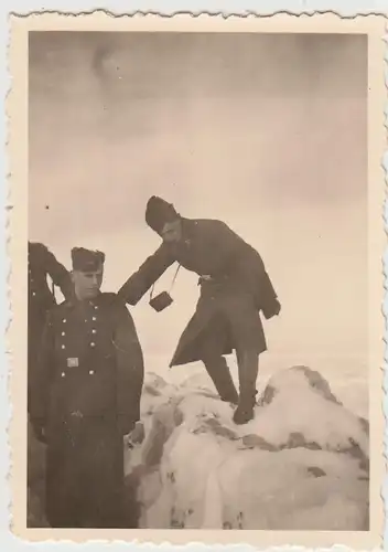 (F26235) Orig. Foto deutsche Soldaten im Freien, Winter 1940