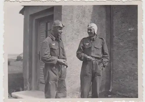 (F26215) Orig. Foto Piloten auf dem Flugplatz Laucha a.U. 1930er