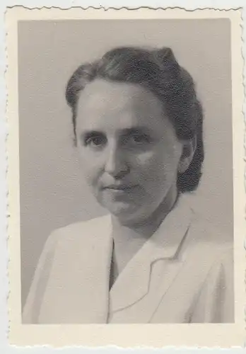 (F26123) Orig. Foto Porträt einer Frau 1951