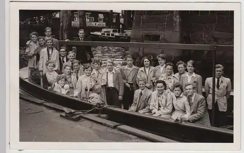 (F26099) Orig. Foto Hamburg, Personen im Boot beim Ponton-Restaurant 1950er
