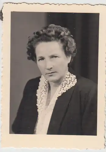 (F26095) Orig. Foto Porträt einer Frau 1950er