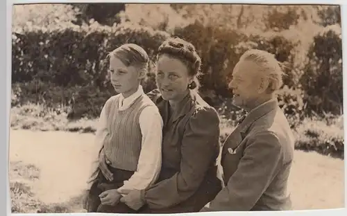 (F26041) Orig. Foto Porträt Familie m. Kind, Studio Eckernförde 1950