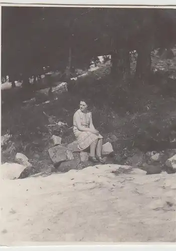 (F26012) Orig. Foto Wanderung, Spaziergang, Frau rastet 1931