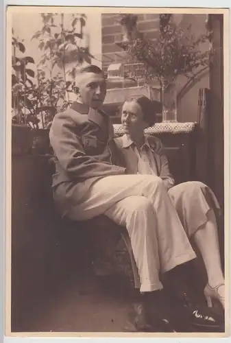 (F25996) Orig. Foto junges Paar auf dem Balkon 1930