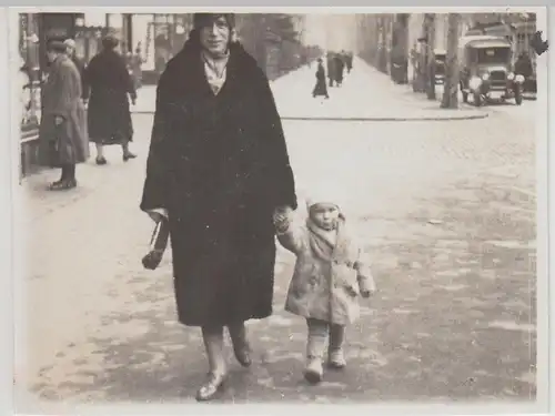 (F25994) Orig. Foto Köln, Frau und Kind auf dem Chlodwigplatz 1930