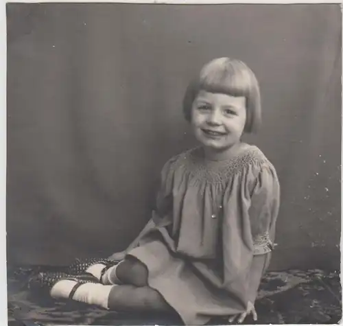 (F25961) Orig. Foto Porträt kleines Mädchen Gerdhild 1928
