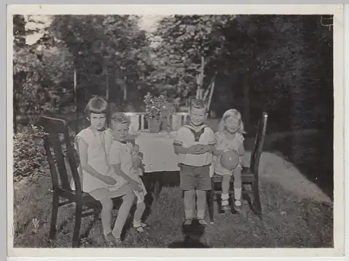 (F25960) Orig. Foto Kinder am Tisch im Freien, Kindergeburtstag in Jena 1928