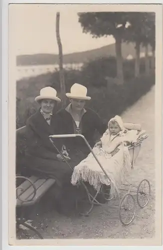 (F25881) Orig. Foto Frauen mit Kinderwagen unterwegs in Binz 1925