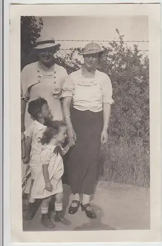 (F25861) Orig. Foto Frauen mit Kindern unterwegs, Spaziergang 1935
