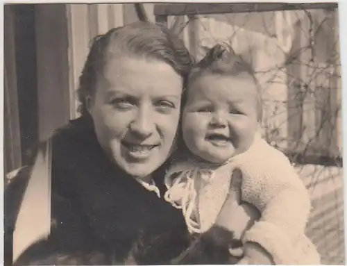 (F25855) Orig. Foto Frau mit Kleinkind 1934