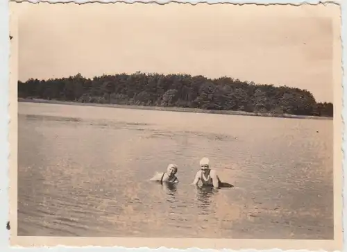 (F25807) Orig. Foto Personen baden im See in Linde (Brandenburg) 1933