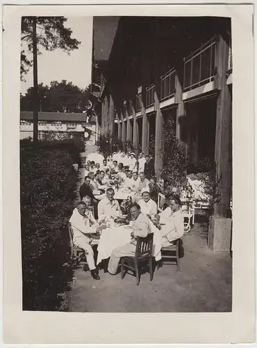 (F25788) Orig. Foto Krankenhaus am 1. Mai 1934, Kaffeetrinken im Freien