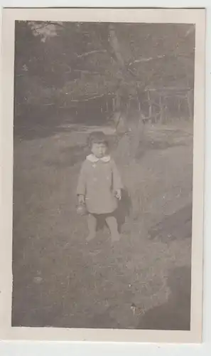 (F25745) Orig. Foto kleines Mädchen im Freien 1933