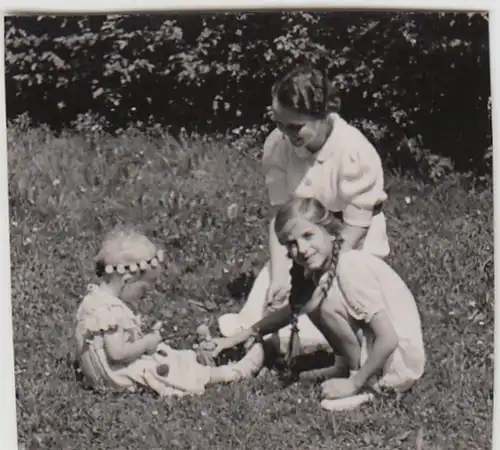 (F25701) Orig. Foto Frau u. Kinder auf der Wiese, Breslau 1938