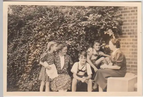 (F25700) Orig. Foto Breslau, Frauen u. Kinder a.d. Kürassierstraße 107, 1938
