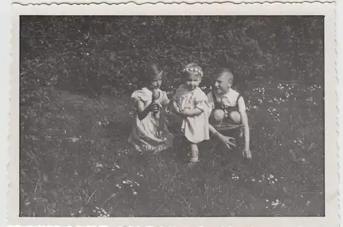 (F25696) Orig. Foto Kinder auf der Wiese 1938