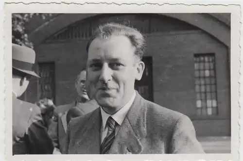 (F25683) Orig. Foto Mann im Freien 1937