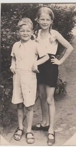 (F25676) Orig. Foto Junge u. Mädchen im Freien, 1937
