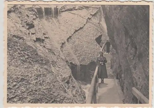 (F25578) Orig. Foto Ramsau, Frau an der Wimbachklamm 1934