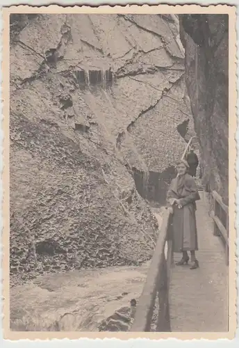 (F25576) Orig. Foto Ramsau, Frau an der Wimbachklamm 1934