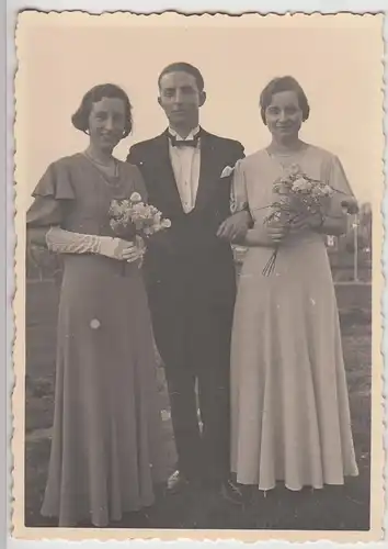 (F25525) Orig. Foto Herr m. Damen im Freien, Hochzeit in Gießen 1934