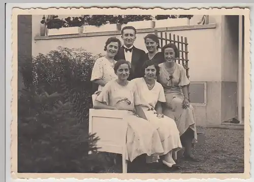 (F25507) Org. Foto Personen im Garten 1933